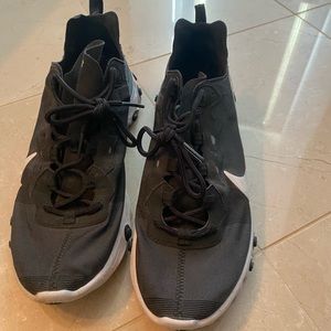 Men’s Nike sneaker